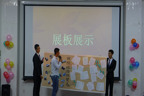 华人策略研究论坛举办“明德砺志,向梦起航”军训汇报会 华人策略研究论坛举办“明德砺志,向梦起航”军训汇报会